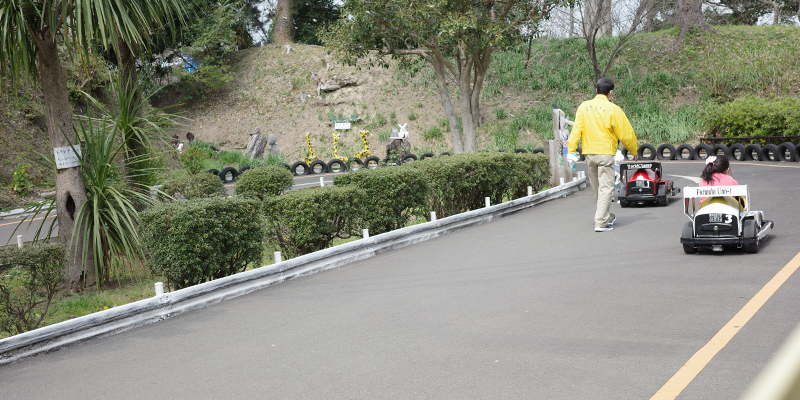 こども遊園地のバッテリーカー